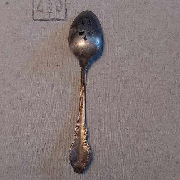 Vintage Holmes & Edwards deepsilver slotted serving spoon - Picture 2 of 3